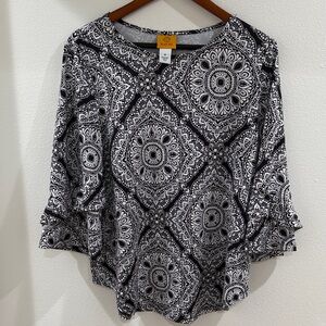 Ruby Rd. Black and White Mandala Blouse
Comfortable, stretchy fit